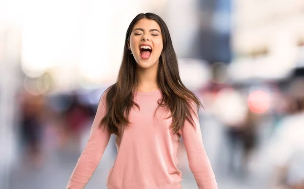 Teenager Girl Pink Shirt Shouting Front Mouth Wide Open City — Stock Photo, Image