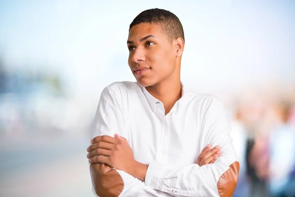 Jonge Afro Amerikaanse Man Met Wit Overhemd Onbelangrijk Maken Twijfels — Stockfoto