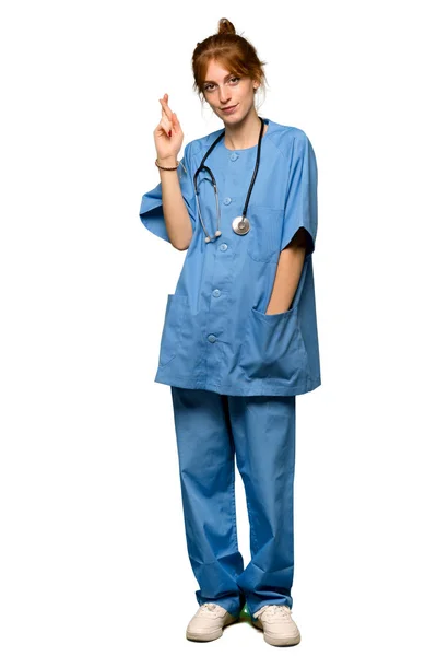 Ένα Ολόσωμο Πλάνο Του Μια Νεαρή Κοκκινομάλλα Νοσοκόμα Δάχτυλα Διέλευση — Φωτογραφία Αρχείου