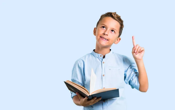 Little Kid Reading Book Color Baackground — Stock Photo, Image