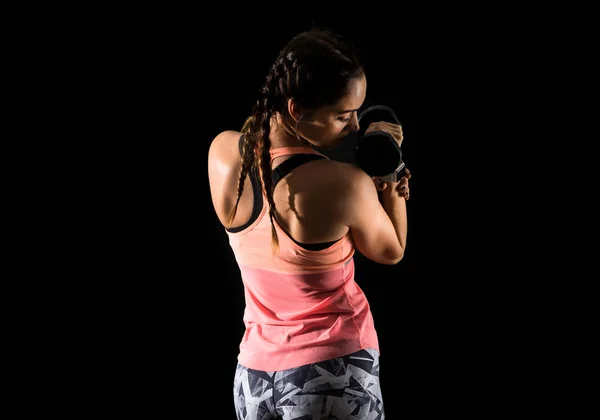 Esporte Mulher Fundo Escuro Fazendo Levantamento Peso — Fotografia de Stock