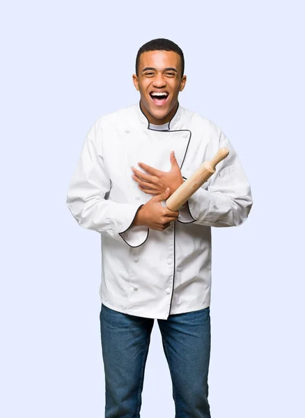 Giovane Afro Americano Chef Uomo Sorridente Molto Mentre Mettere Mani — Foto Stock