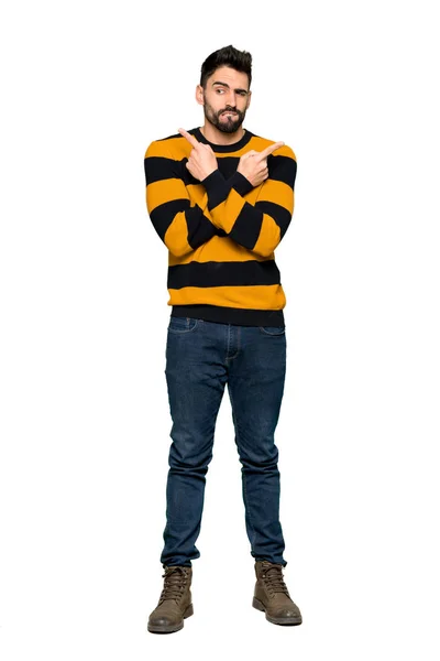 ストライプ セーター分離白背景に疑問を持つ根を指しているとハンサムのフルレングスのショット — ストック写真