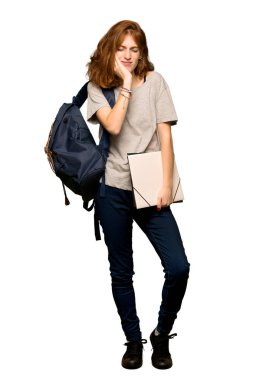 Diş ağrısı izole beyaz arka plan üzerinde bir genç redhead öğrencinin tam uzunlukta bir atış