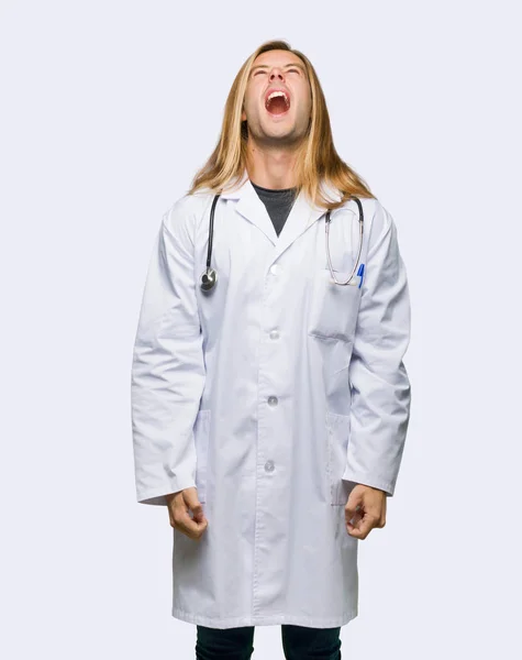 Γιατρός Άνθρωπος Φωνάζει Προς Εμπρός Στόμα Ορθάνοιχτο Απομονωμένες Φόντο — Φωτογραφία Αρχείου