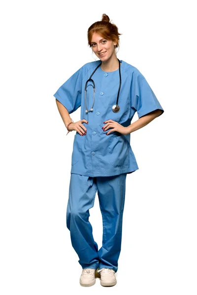 Uma Foto Completa Uma Jovem Enfermeira Ruiva Posando Com Braços — Fotografia de Stock