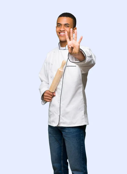 Joven Afro Americano Chef Hombre Feliz Contando Cuatro Con Los — Foto de Stock