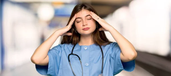 Jovem Enfermeira Infeliz Frustrada Com Algo Hospital — Fotografia de Stock