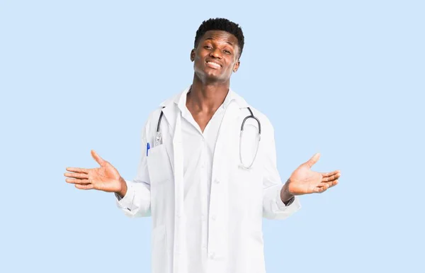 African American Doctor Having Doubts Confuse Face Expression While Raising — Stock Photo, Image