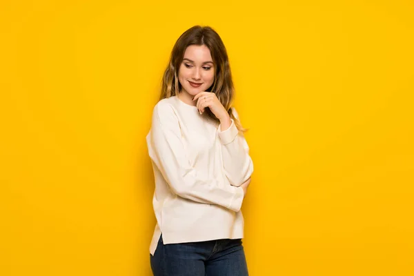 Teenager Girl Yellow Wall Looking Side Hand Chin — Stock Photo, Image