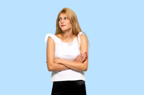 Young Blonde Woman Making Doubts Gesture While Lifting Shoulders Isolated — Stock Photo, Image
