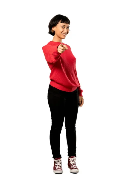 Pełnowymiarową Strzał Krótkie Włosy Dziewczyny Czerwony Sweter Wskazuje Palcem Ciebie — Zdjęcie stockowe