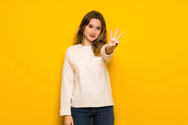 Adolescente Chica Sobre Amarillo Pared Feliz Contar Tres Con Los —  Fotos de Stock