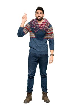 Hippi adamın parmak geçiş ve izole beyaz arka plan üzerinde en iyi dilek ile tam uzunlukta atış