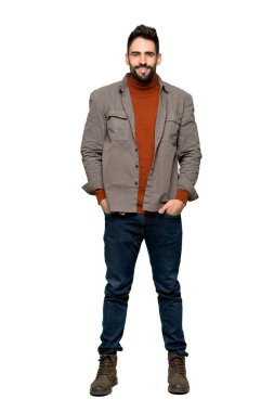 Poz ve önüne izole beyaz arka plan üzerinde seyir gülüyor sakallı yakışıklı adam tam uzunlukta atış