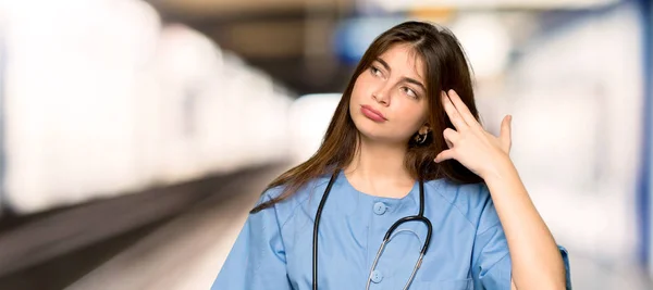 Jovem Enfermeira Com Problemas Para Fazer Gesto Suicida Hospital — Fotografia de Stock