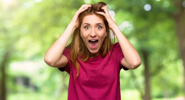 Young Redhead Girl Surprise Shocked Facial Expression Park — Stock Photo, Image