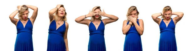 Set di donna bionda incinta con abito blu che copre gli occhi, mout — Foto Stock