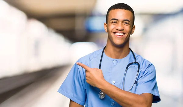 Surgeon Doctor Man Pointing Side Present Product Hospital — Stock Photo, Image