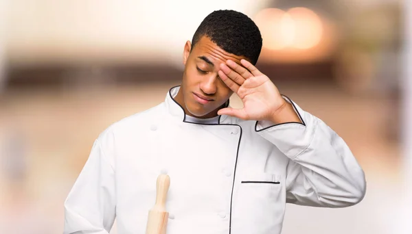 Jovem Chef Afro Americano Homem Com Expressão Cansada Doente Fundo — Fotografia de Stock