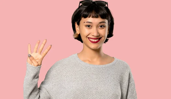 Young Woman Short Hair Happy Counting Four Fingers Isolated Pink — Stock Photo, Image