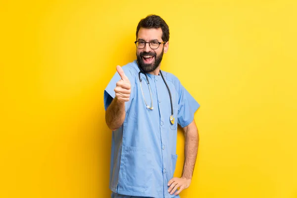 Хірург Лікар Людина Дає Великі Пальці Вгору Жест Тому Щось — стокове фото