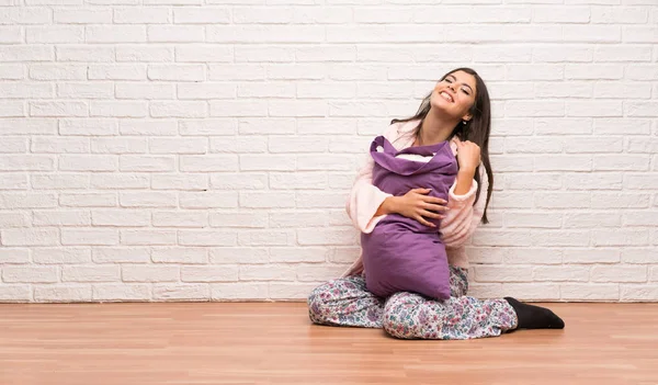 Adolescent fille en pyjama — Photo