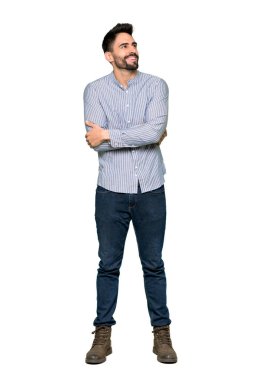 İzole beyaz arka plan üzerinde gülümseyen ararken forması ile zarif adamın tam uzunlukta atış