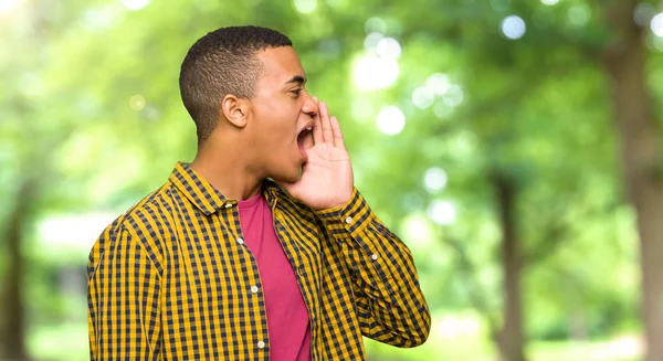 Young Afro American Man Shouting Mouth Wide Open Lateral Park — Stock Photo, Image