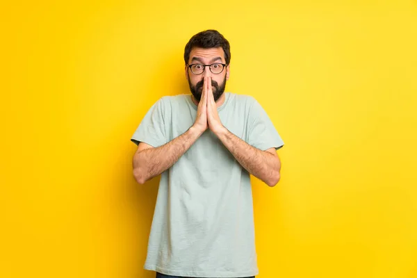 Man Beard Green Shirt Keeps Palm Together Person Asks Something — Stock Photo, Image