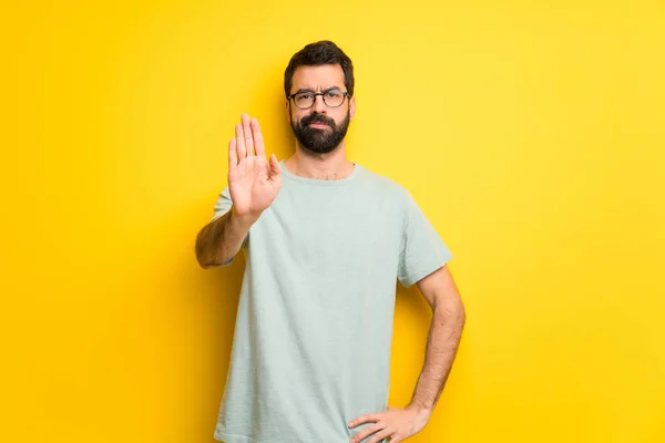 Man Met Baard Groen Overhemd Stop Gebaar Ontkennen Van Een — Stockfoto