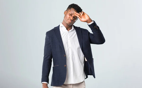 Tampan Afrika Amerika pria mengenakan jaket dengan lelah dan si — Stok Foto