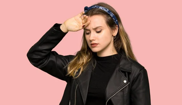Teenager Mädchen Mit Lederjacke Mit Müdem Und Krankem Gesichtsausdruck Auf — Stockfoto