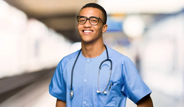 Chirurg Arzt Mann Mit Brille Und Glücklich Krankenhaus — Stockfoto