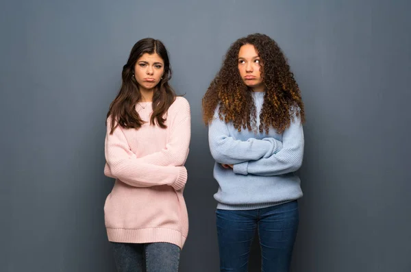 Amici Adolescenti Con Espressione Triste Depressa — Foto Stock