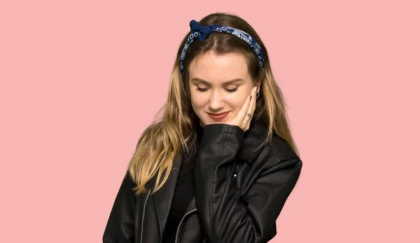 Teenager Mädchen Mit Lederjacke Mit Zahnschmerzen Auf Isoliertem Rosa Hintergrund — Stockfoto