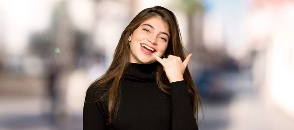 Pretty Girl Making Phone Gesture Call Back Sign Outdoors — Stock Photo, Image