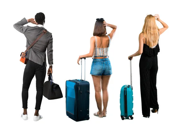 Emberek utaznak bőröndök visszatekintve — Stock Fotó
