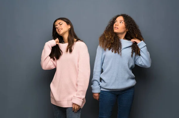 Amici Adolescenti Con Espressione Stanca Malata — Foto Stock