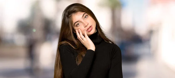 Menina Bonita Com Dor Dente Livre — Fotografia de Stock