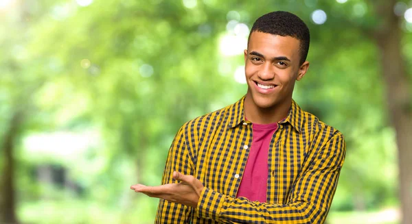 Young Afro American Man Presenting Idea While Looking Smiling Park — Stock Photo, Image