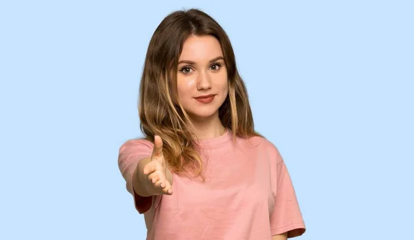 Teenagermädchen Mit Rosa Pullover Lädt Ein Mit Der Hand Kommen — Stockfoto