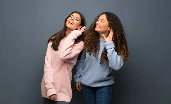 Teenager Friends Listening Something Putting Hand Ear — Stock Photo, Image