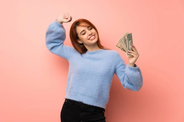 Young Redhead Woman Pink Background Taking Lot Money — Stock Photo, Image