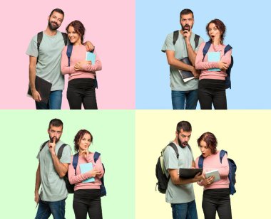 İki öğrenci ile dizi sırt çantaları ve gülümseyen ve sessizlik yapıyor kitap sürpriz, jest