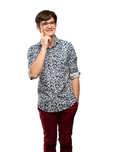 Подросток Цветочной Рубашке Очках Думая Идее Глядя Изолированный Белый Фон — стоковое фото