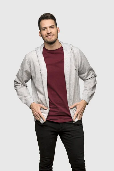 Man Sweatshirt Laughing Looking Front Grey Background — Stock Photo, Image
