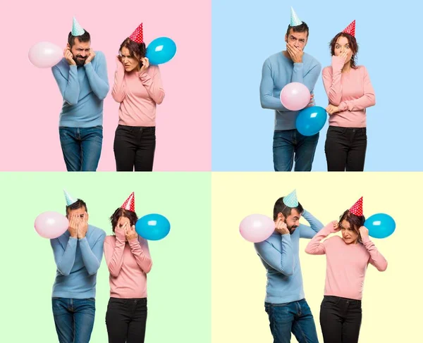 Conjunto Casal Com Balões Chapéus Aniversário Cobrindo Boca Orelhas Rosto — Fotografia de Stock