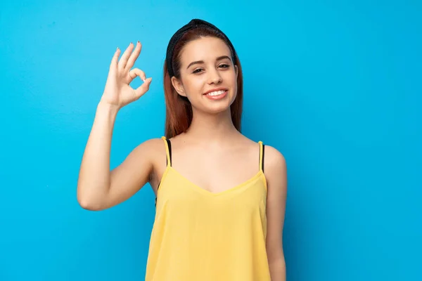 Young Redhead Woman Blue Background Showing Sign Fingers — Stock Photo, Image