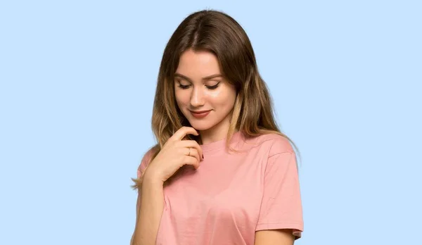 Teenager Mädchen Mit Rosafarbenem Pullover Der Zur Seite Schaut Mit — Stockfoto
